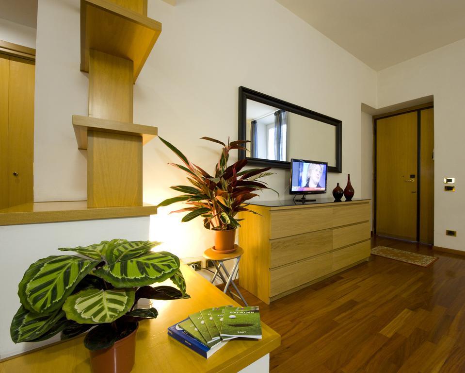 Corner House * Rome